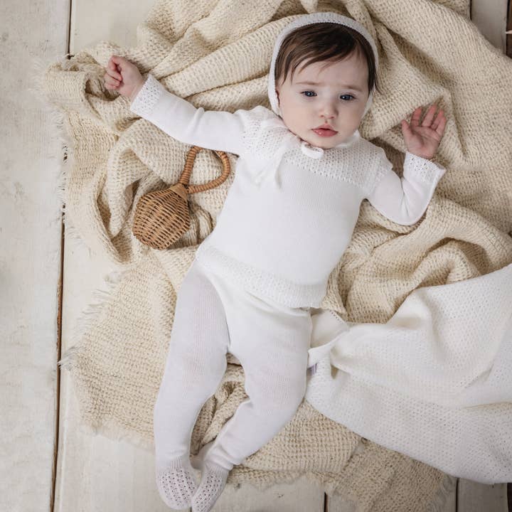 Tal Layette Set ~ Off White för wholesale av Bon Knit