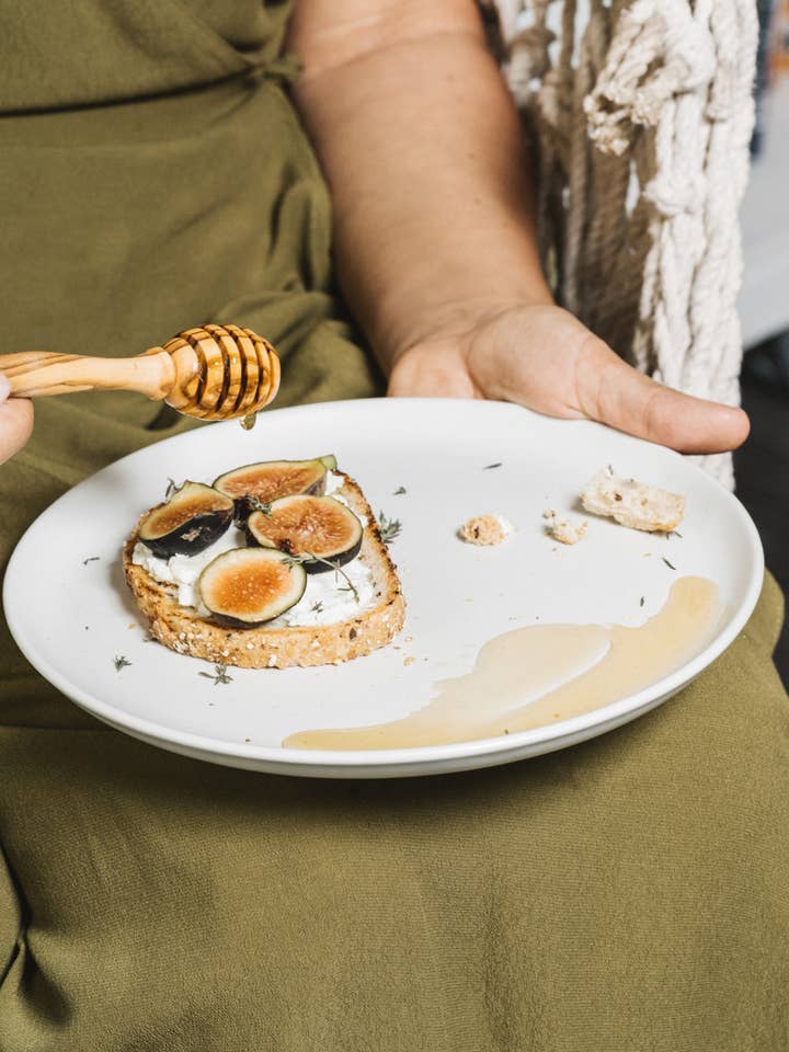 Assiette plate en grès émaillé Edan 28,5 cm pour la vente par GHARYAN Stoneware & More | Europe