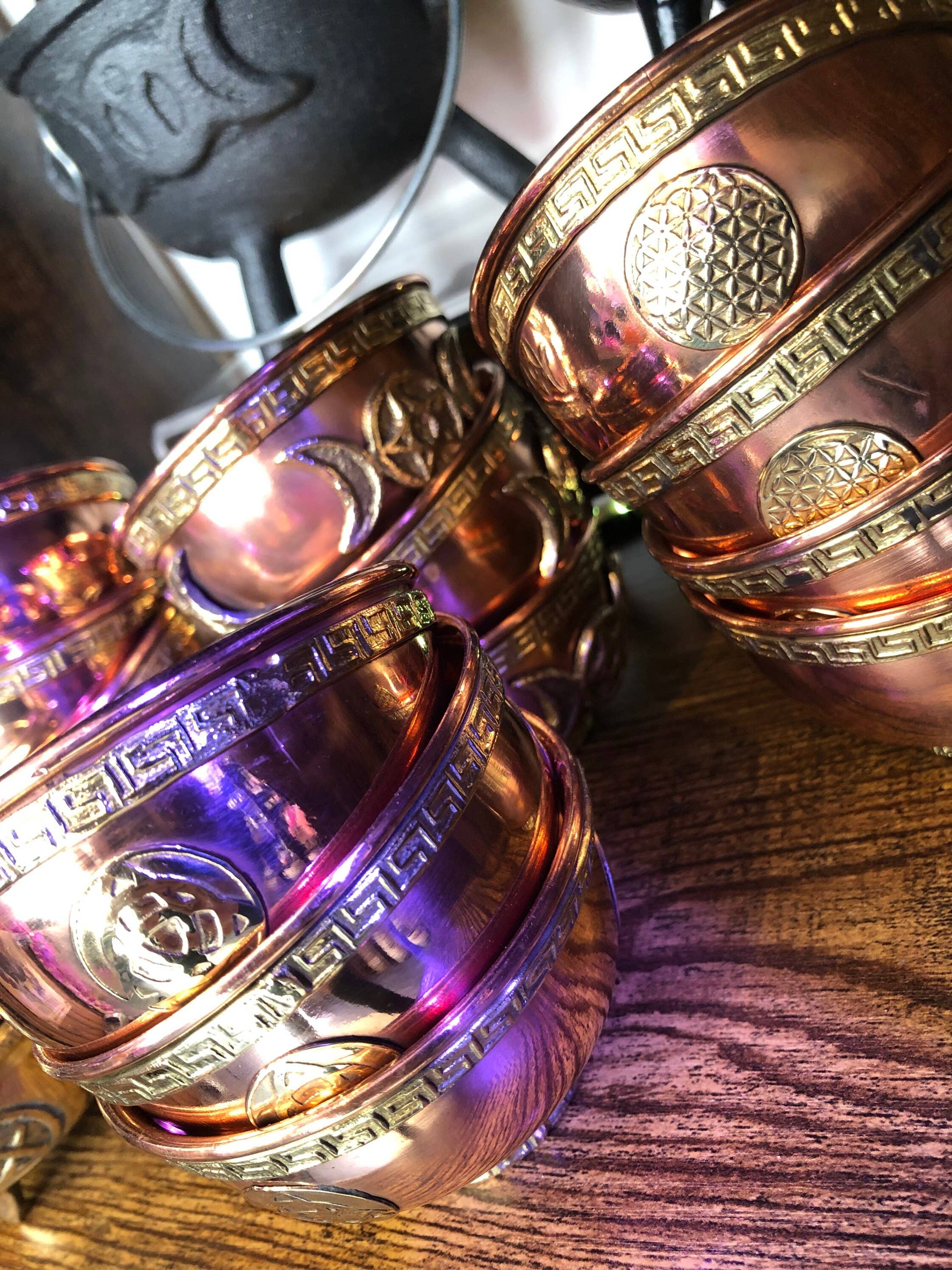 Desarwen - Vendita all'ingrosso Attrezzatura per meditazione - Calderone in rame per rituali magici con triquetra, fiore della vita e luna tripla6