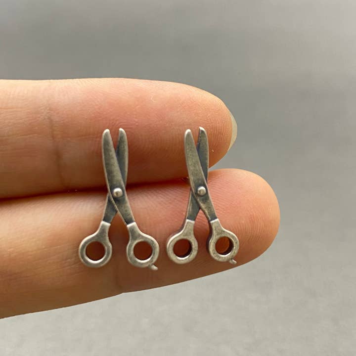 Boucles d'oreilles en argent sterling S925 en forme de ciseaux pour la vente par Mio Queena