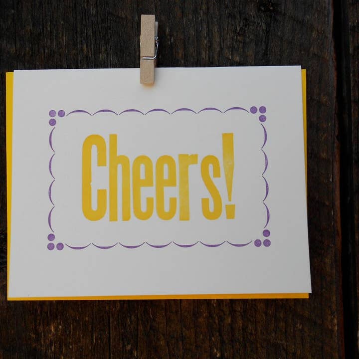 Saúde! Cartão de tipografia por atacado de May Day Studio