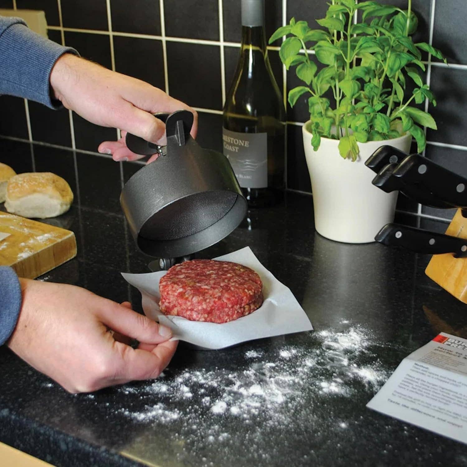 Wholesale Gifts Tomorrow – wholesale Kitchen tool/gadget – The Man BBQ Ultimate Stuffed Burger Press3