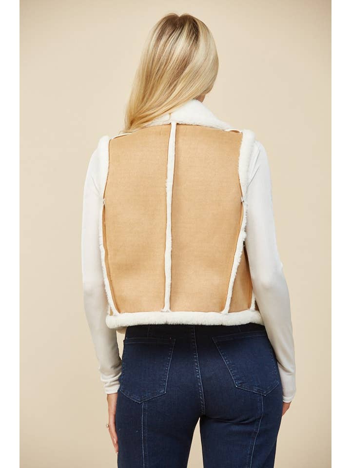 WISTERIA LANE - Wholesale Outerwear Vest - Women's - CONTRAST SHEARLING VEST 6433 TAN
