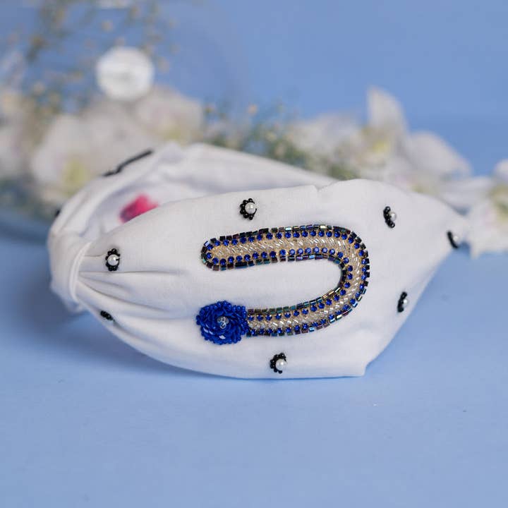 Bandeau brodé Betty Cooper Iniziale en blanc - U pour la vente par Elaa