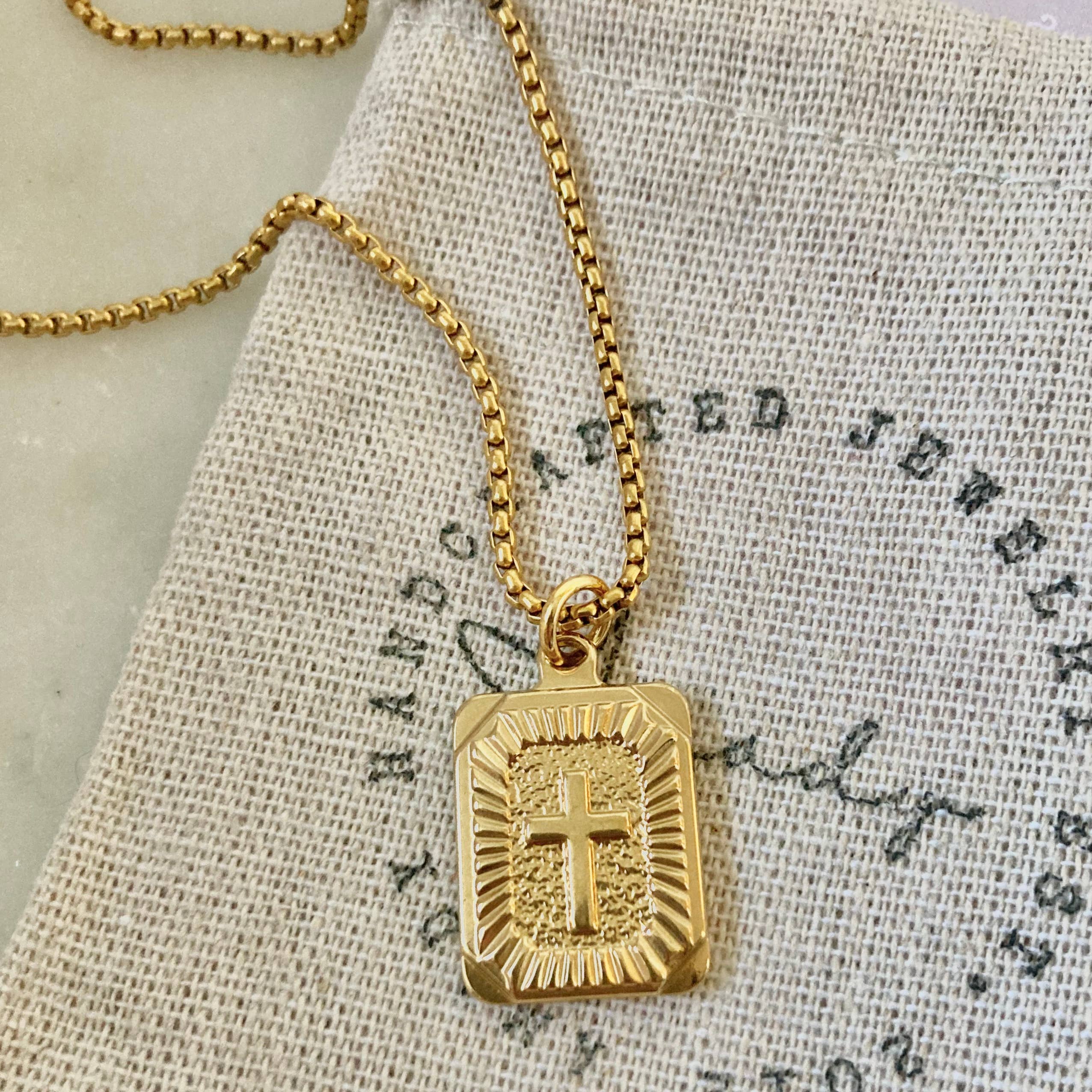 Amady Jewelry - Vendita all'ingrosso Collana con ciondolo/pendaglio - Collana con ciondolo medaglione a croce placcato oro 18k9