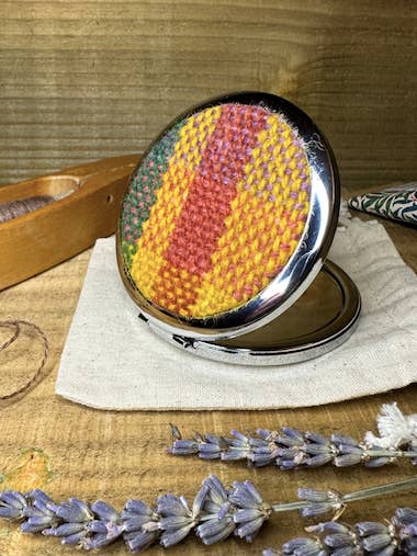 Håndfarvet og vævet plaid lommespejl for engroshandel hos Fruitbat Textiles