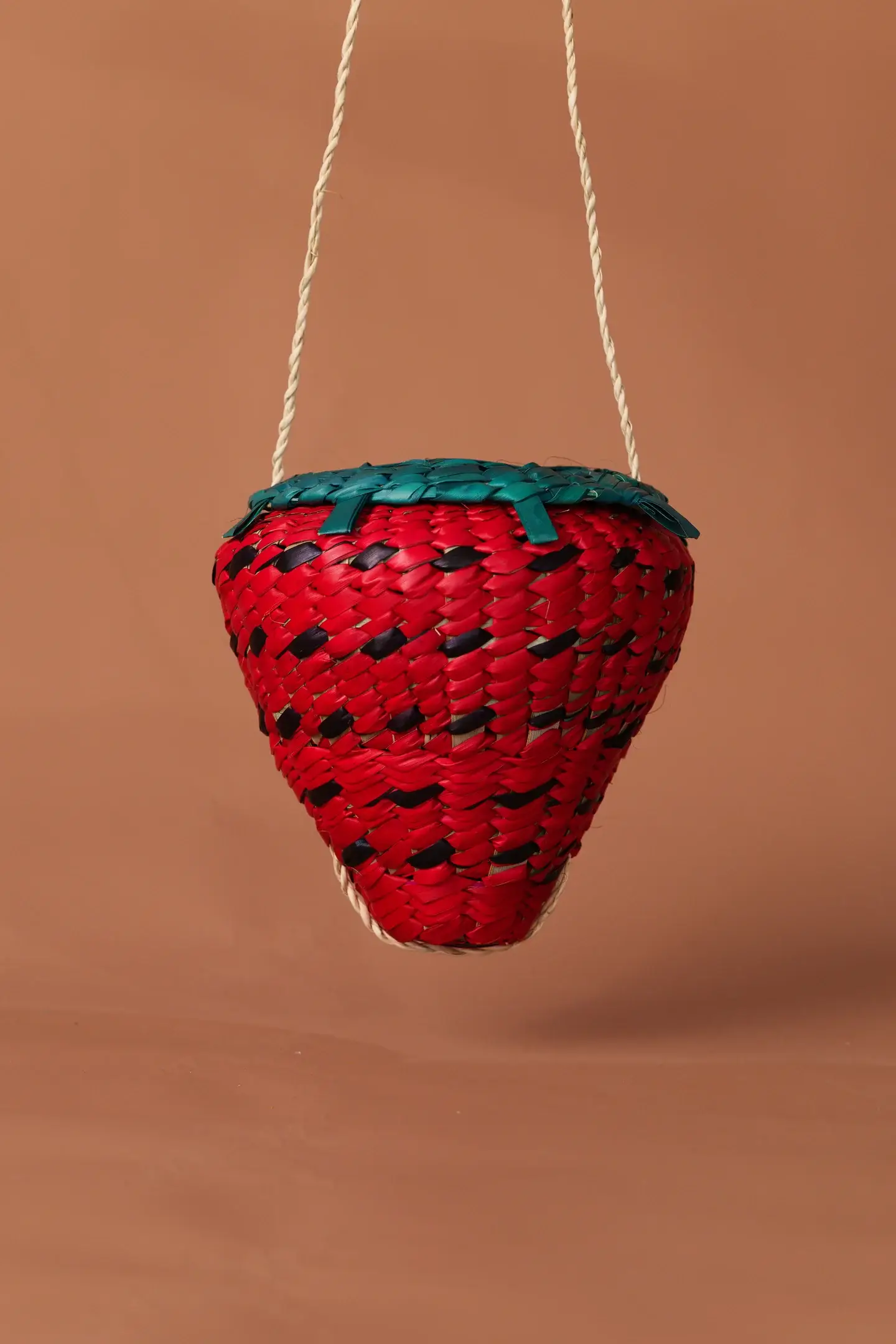 LOLA Y TULA - Wholesale Crossbody Bag - Women's - La Fresa Woven Bag1