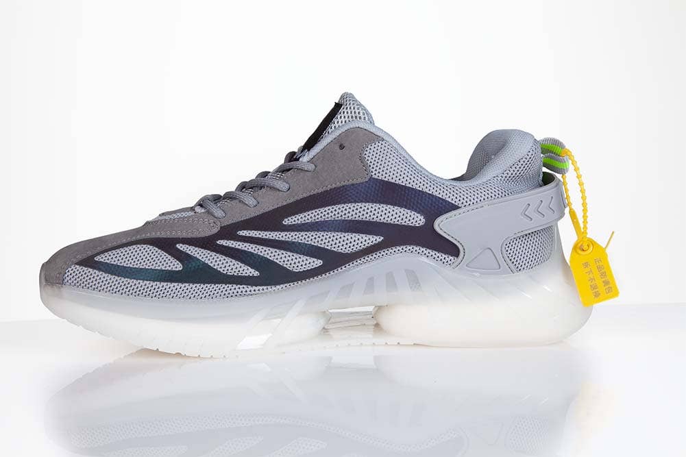 Grigio Sneakers lifestyle retroriflettenti grigie MEM - Unisex in vendita all'ingrosso su Faire1