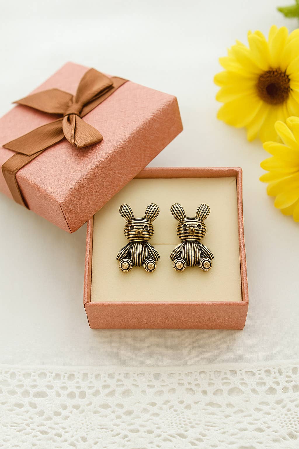 Wild & Free - Wholesale Knopjes/oorstekers - Vintage konijnenoorbellen