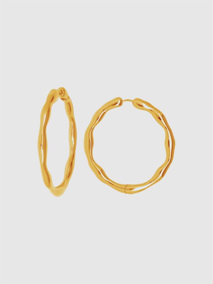 Boucles d'oreilles créoles Grande Pond pour la vente par Nashira Arnó Studio