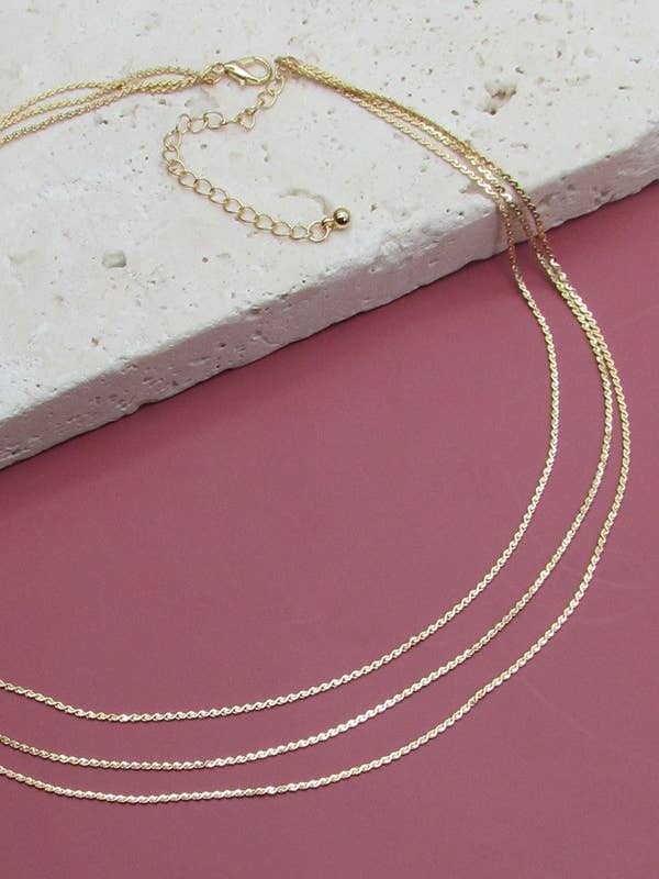 COLLAR DE CADENA PLANA FINA DE TRIPLE CAPA | 47N19403 para venta al por mayor de JOSSLYN by wall to wall