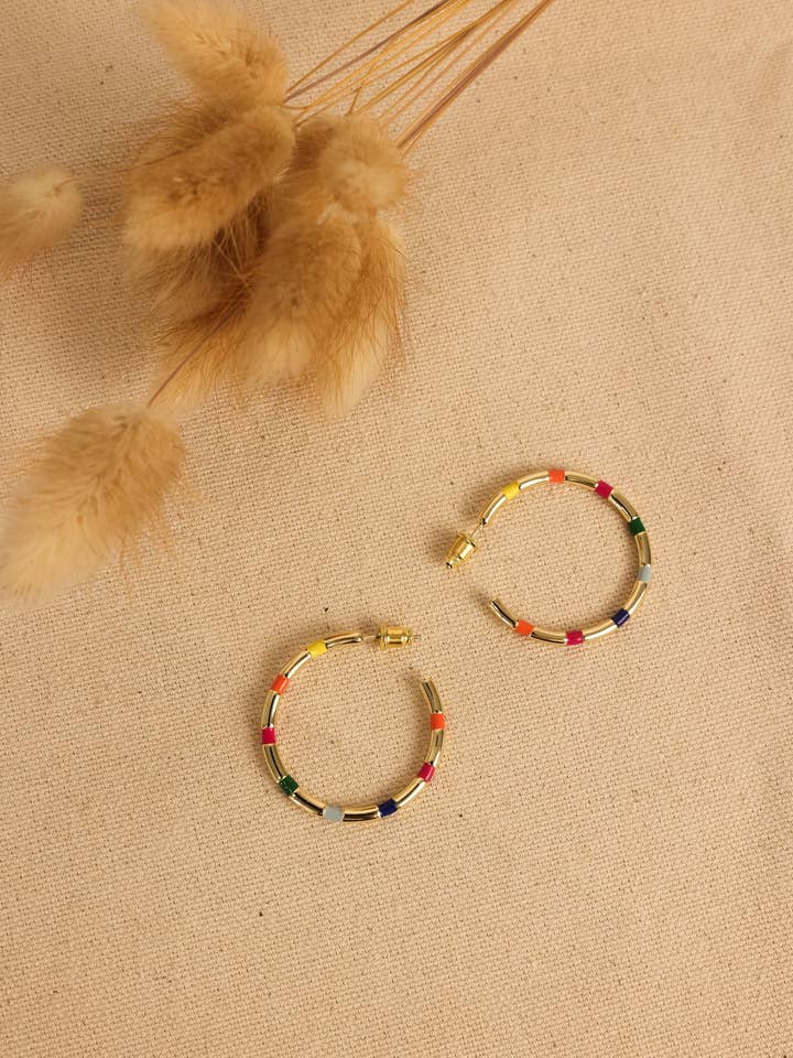 Regenboog Hoepels | Hoepeloorbellen voor wholesale door Katie White Designs LLC