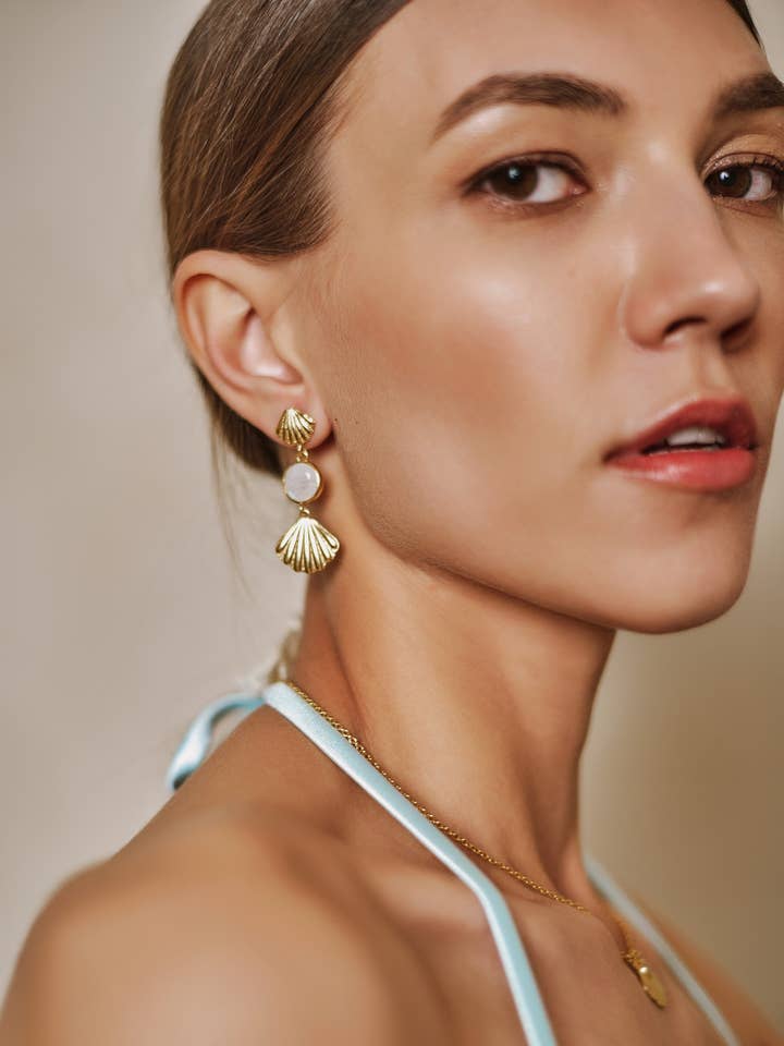 Pendientes de Concha Marina Moonstone para venta al por mayor de Decolet the label
