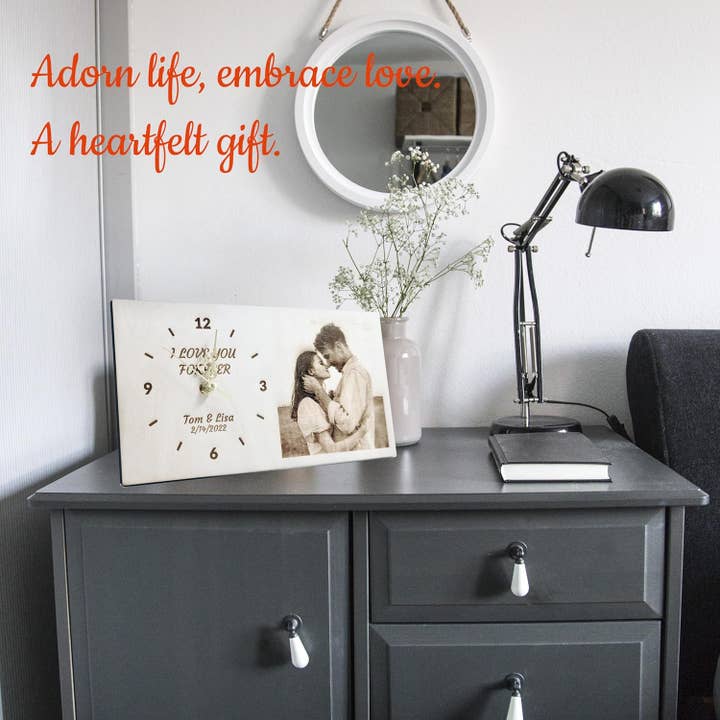 Grande horloge en bois personnalisée pour la vente par YAYATOPIA