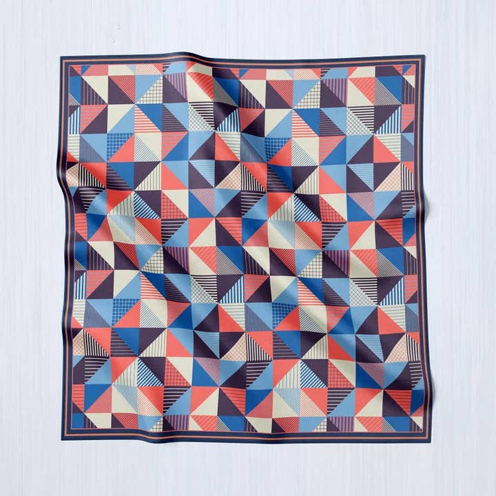 Mod Triangles, luxe vierkante sjaal/omslag/boho-sjaal, op bestelling gemaakt, handgemaakt en dierproefvrij voor wholesale door Ebon et Noir LLC