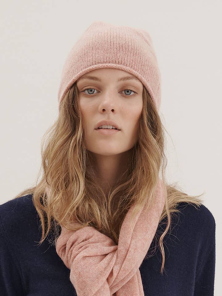 Bonnet en cachemire à bords roulés - Sorbet à la framboise pour la vente par CASHMERISM
