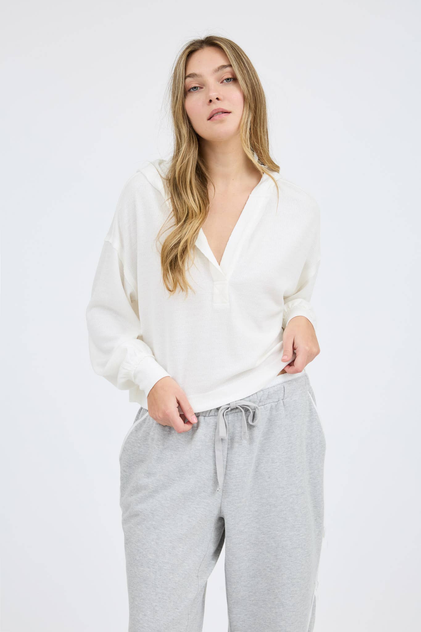 Blu Pepper – wholesale Stickad topp - Dam – Huvtröja med delad hals och långa ärmar i stickat tyg5