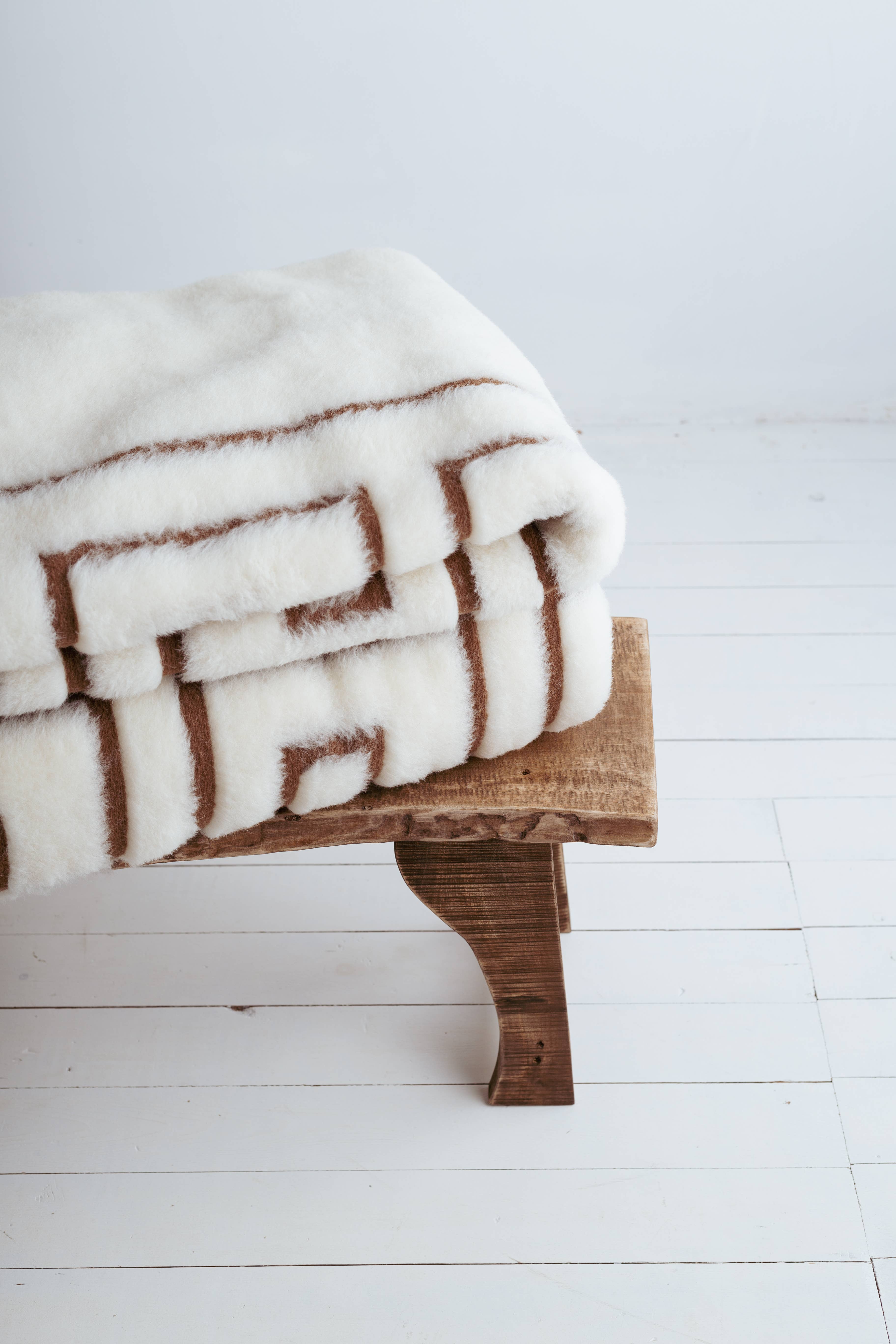 CottoHouse - Wholesale Throw Blanket - Greca Cashmere Blanket / Duvet1