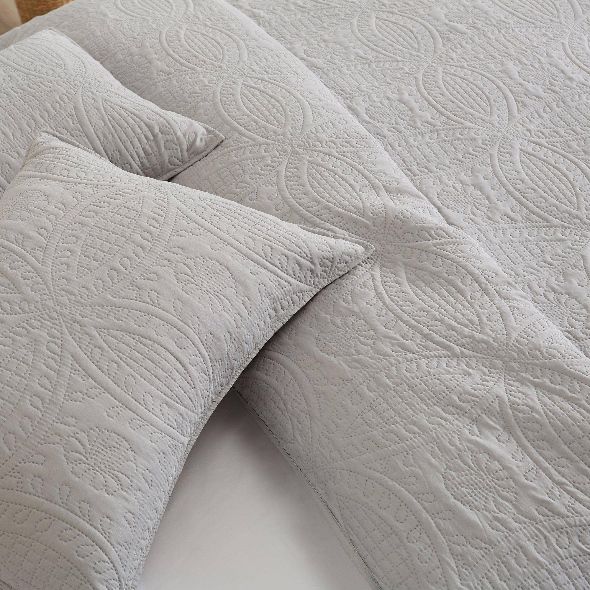 BH Collective - Wholesale Bedding Set - Oversized Quilt & Sham Set - Medallion Stitch - Clara22