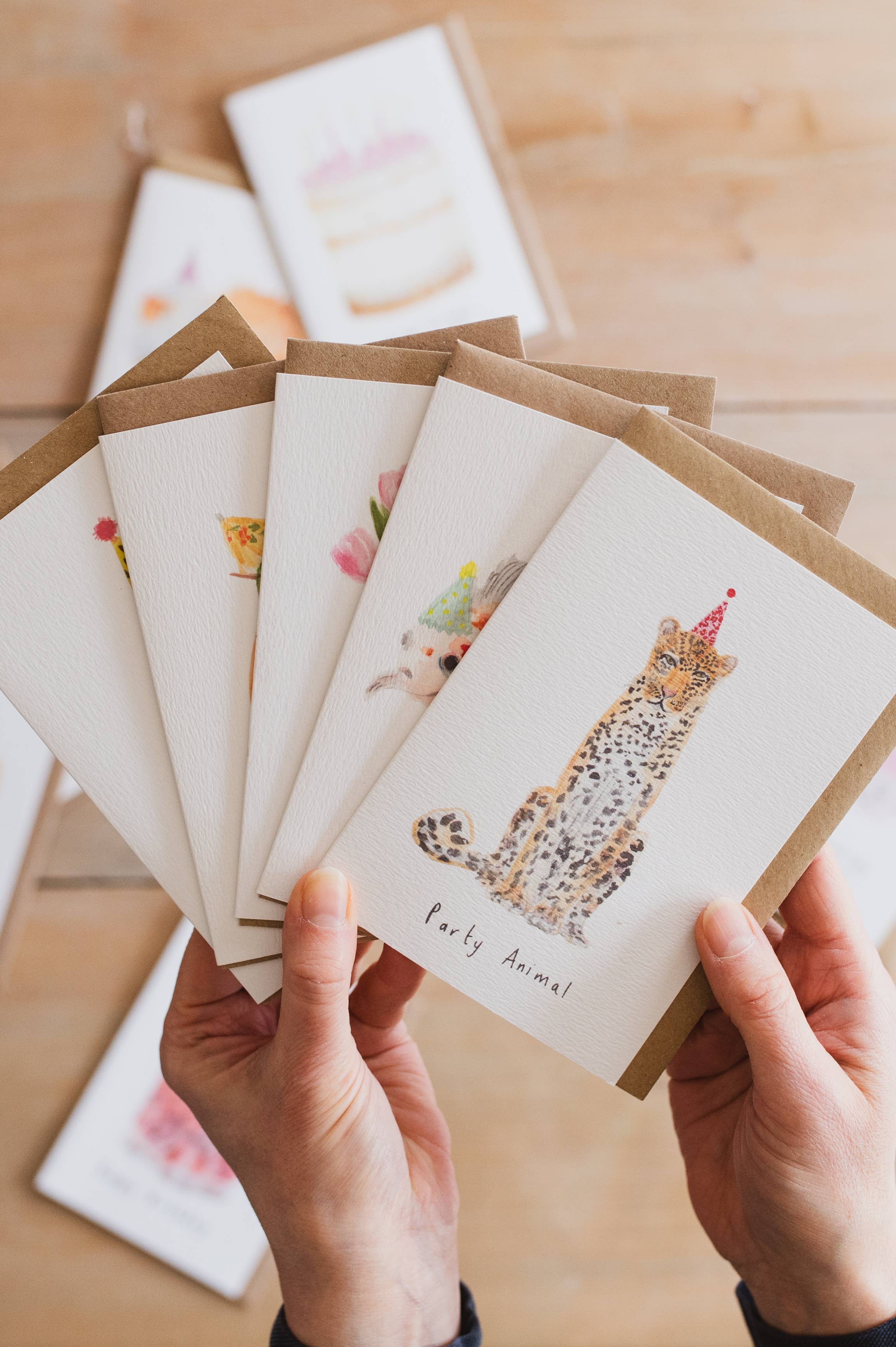 Western Sketch - Vente Cartes de déclaration d'amour - Carte « Gâteau Cœur d'Amour 'Je t'aime beaucoup avec une cerise sur le dessus !' »2