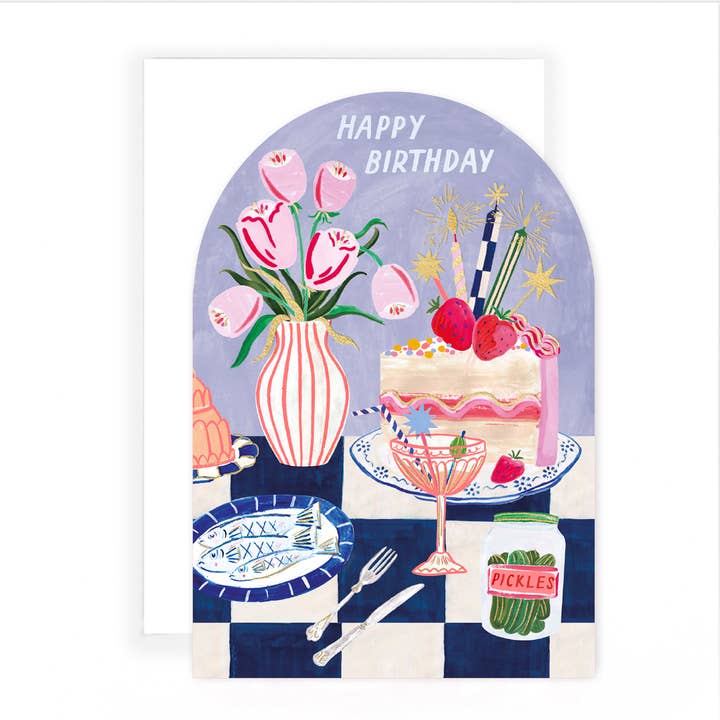 Pablo ouvre le gâteau d'anniversaire sur la table. pour la vente par Hotchpotch