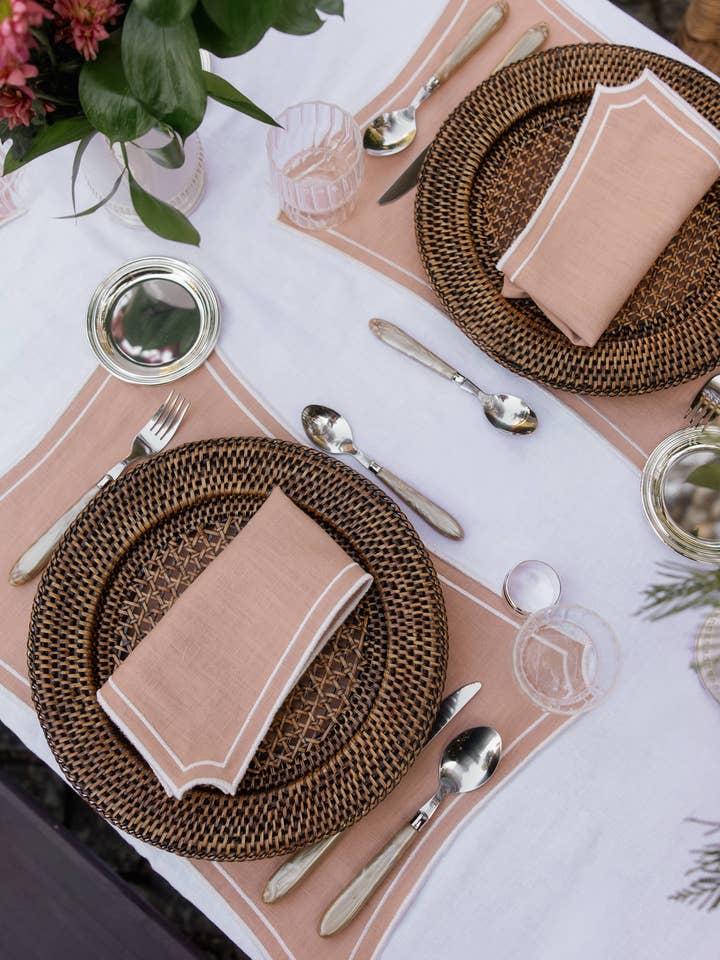 Set de table Sal, rose et blanc pour la vente par Mariaida Home