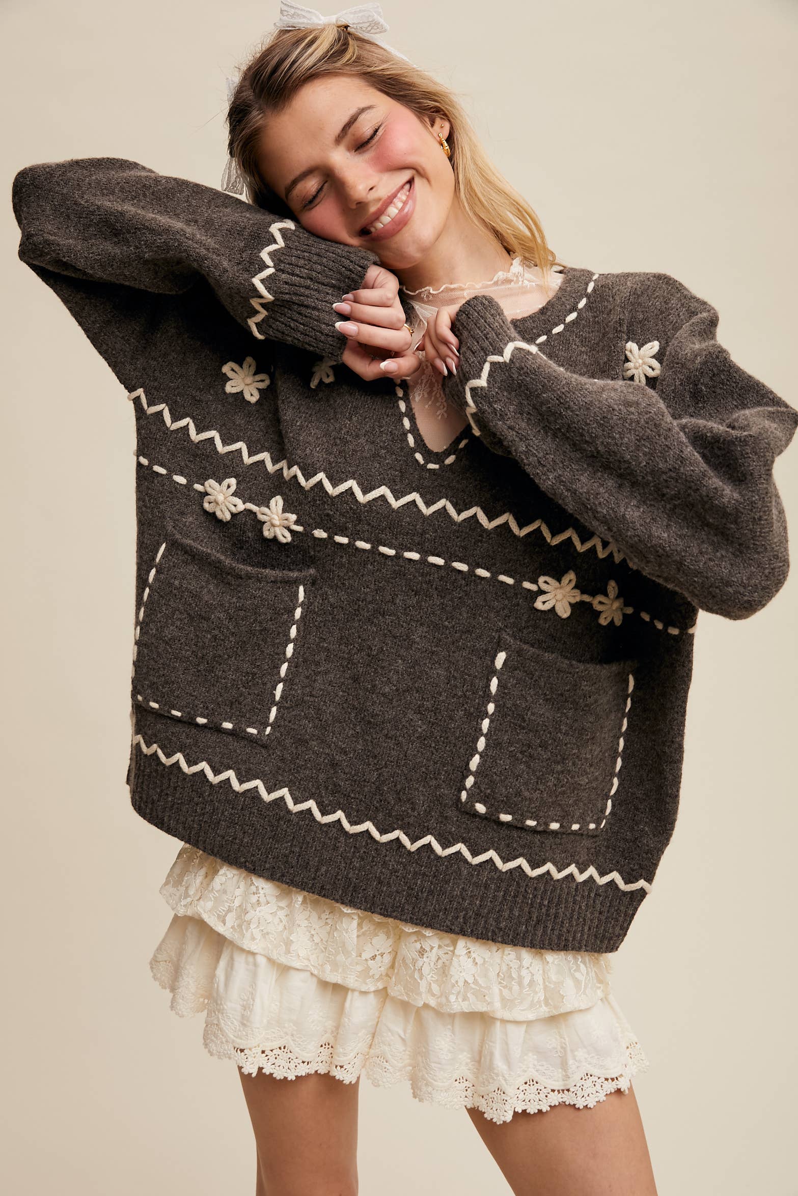 Listicle – wholesale Knitted jumper – Women′s – Floral Embroidered Knit Sweater LSW09789
