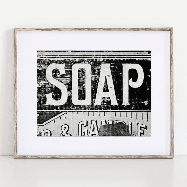 Impression murale au savon | Décoration de salle de bain vintage en noir et blanc pour la vente par Lisa Russo Fine Art