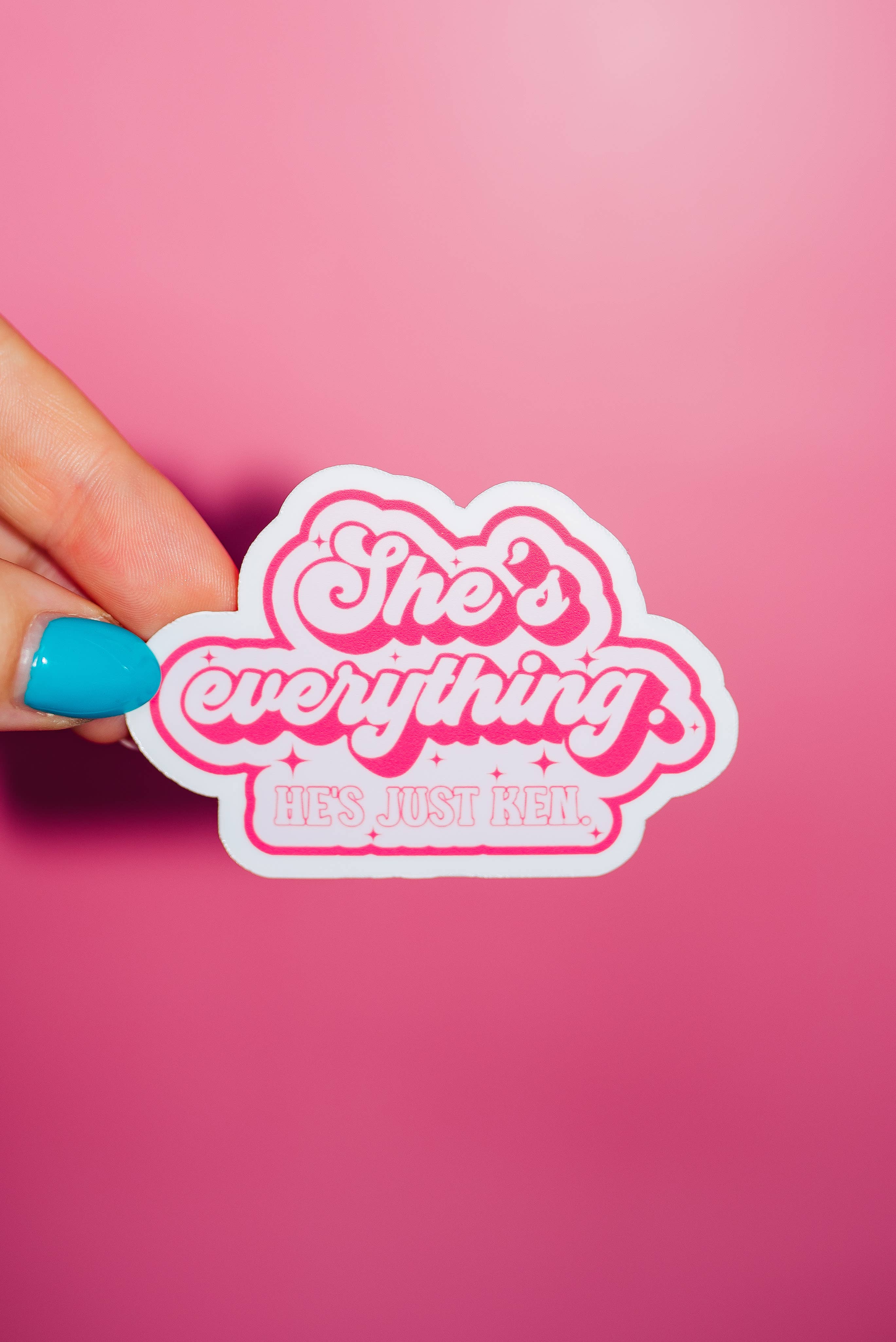 ShopSourSweetener – Großhandel Aufkleber – Sie ist alles Er ist nur Ken Sticker, Barbie-Film0