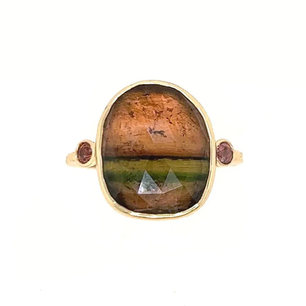 Emily Amey Jewelry - Vente Bague de cocktail/de cérémonie - Bague en tourmaline rayée vert olive et pêche avec saphirs orange en or 14 carats0