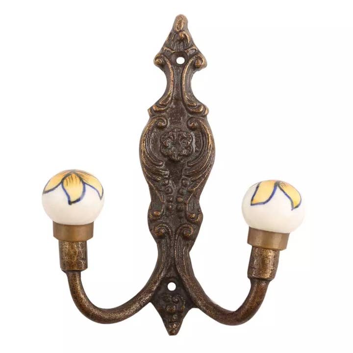 Grand porte-manteaux jaunes, 12 pièces, support mural pour vêtements pour la vente par Daana Paani LLC