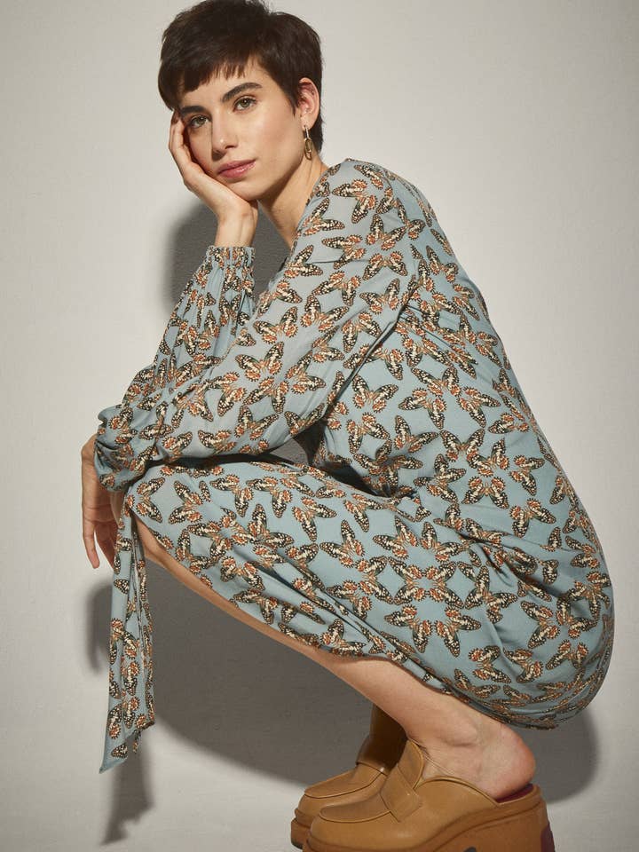 Midikleid mit Schmetterlingsmuster für den Großhandel von Dolores Promesas