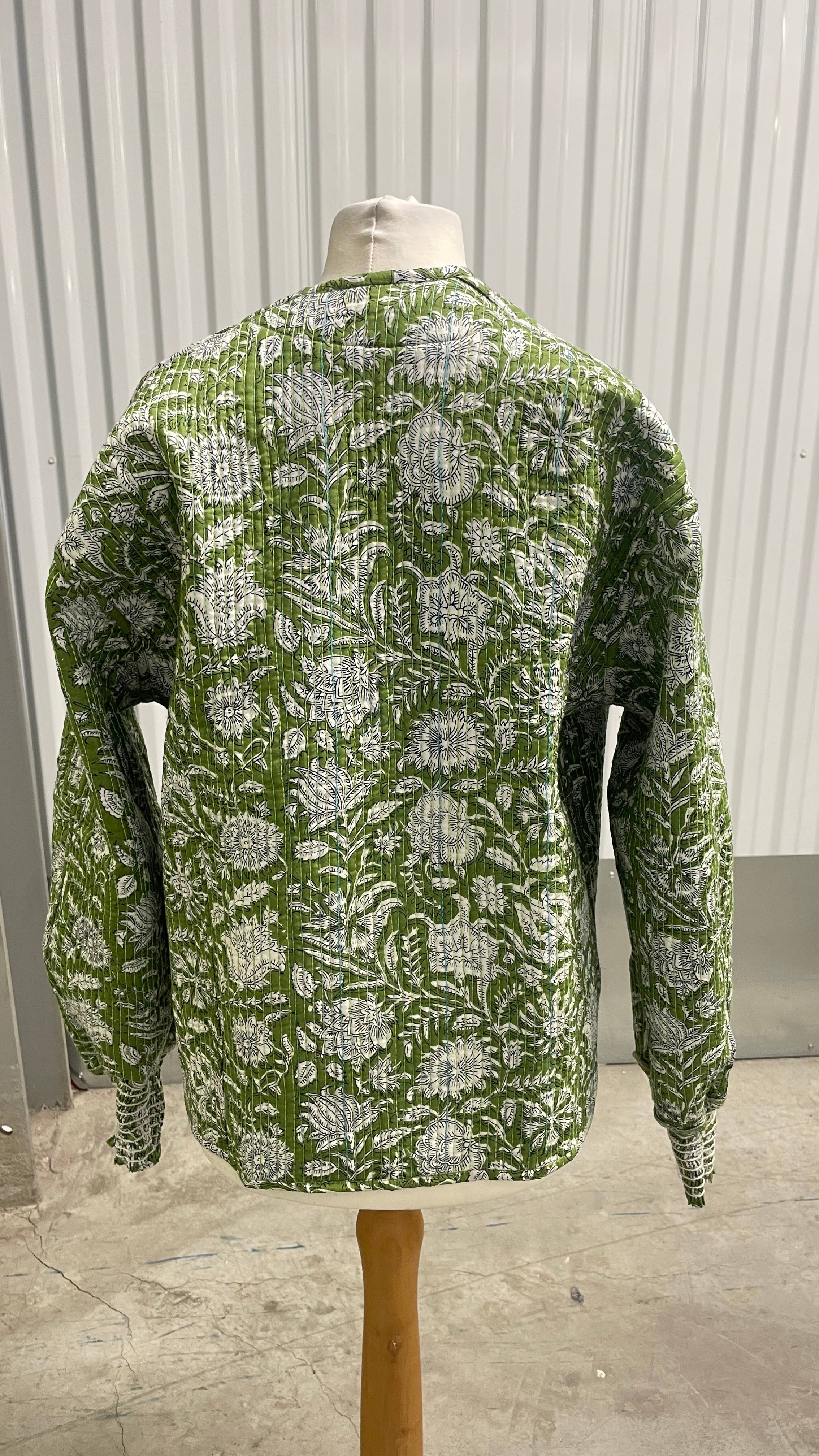 Funky Yak Ltd – wholesale Jacket – Women's – Onesize baggy Floral Print Reversible Quilted Cotton Jacket4