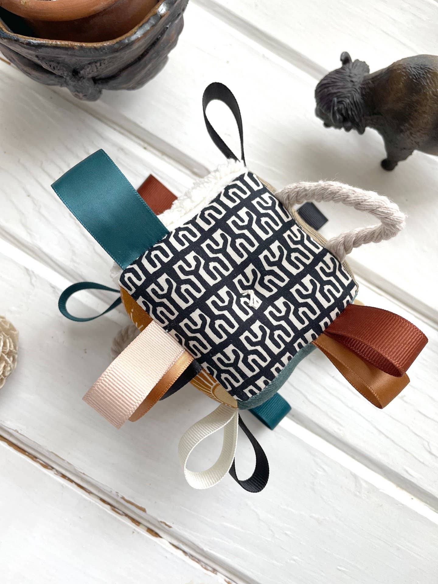 The Bird & Elephant – Engroshandel Rangle - Baby – Earth Rainbow sensoriske babyblokbåndmærker rangle7