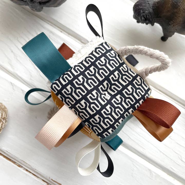 The Bird & Elephant – wholesale Handheld rattle – Baby – Earth Rainbow Sensory Baby Block Ribbon Tags Rattle7