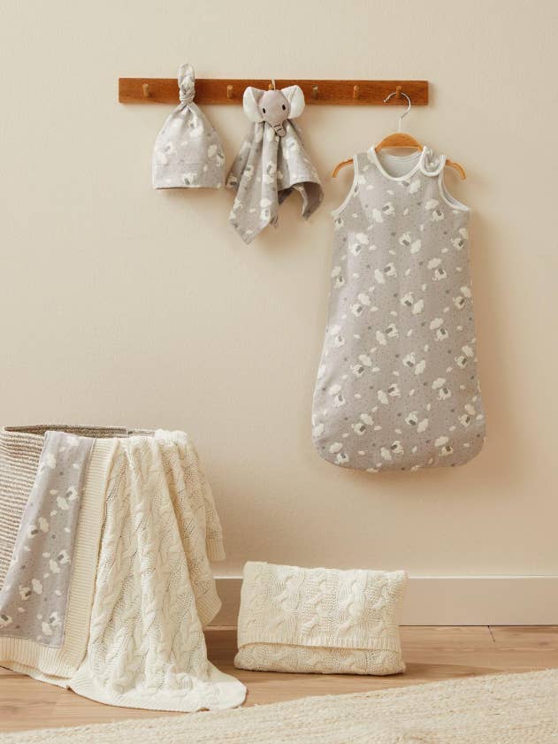 Nipperland - Wholesale Clothing Set - Baby - Baby Elephant Sleeping Bag Set – 5 Piece Newborn Set1