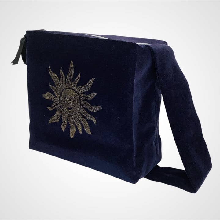 Midnatsblå fløjlssolvasketaske for engroshandel hos Raina Atelier