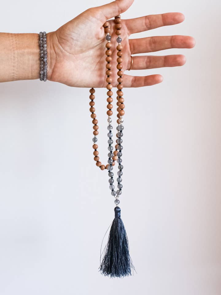 JAPA MALA EN LABRADORITE ET SANTAL pour la vente par Calma Santa