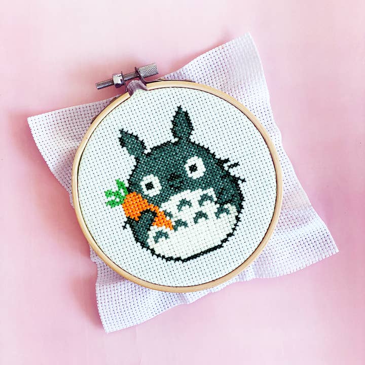 TheCloudFactory - Wholesale Embroidery/Cross Stitch Supplies - Totoro with Carrot - Diy Cross Stitch Kit