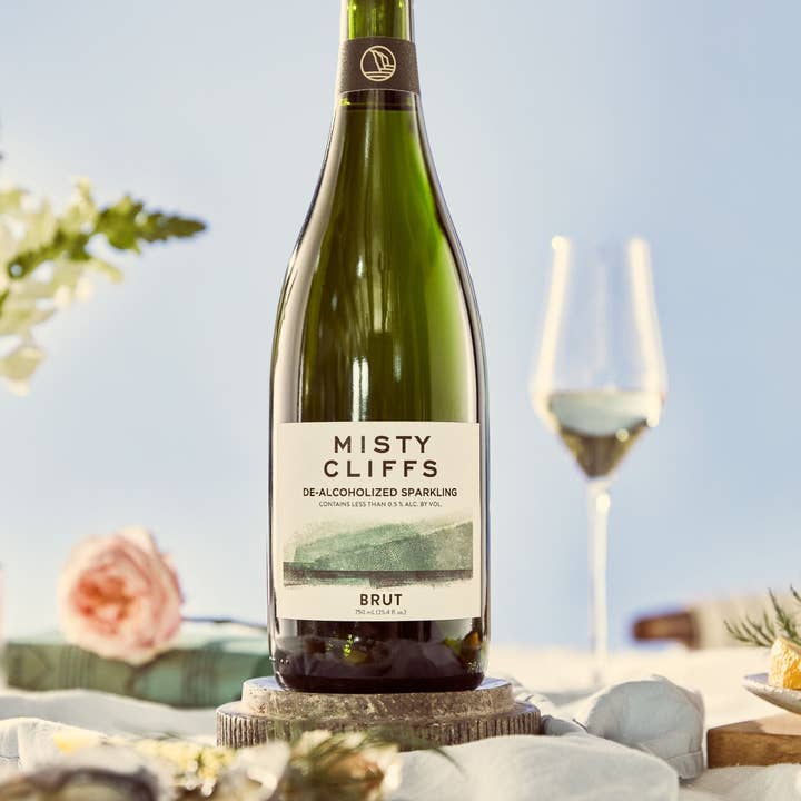 Misty Cliffs - Wholesale Non-Alcoholic Spirits/Wine/Beer - Misty Cliffs Brut Sparkling Wine2