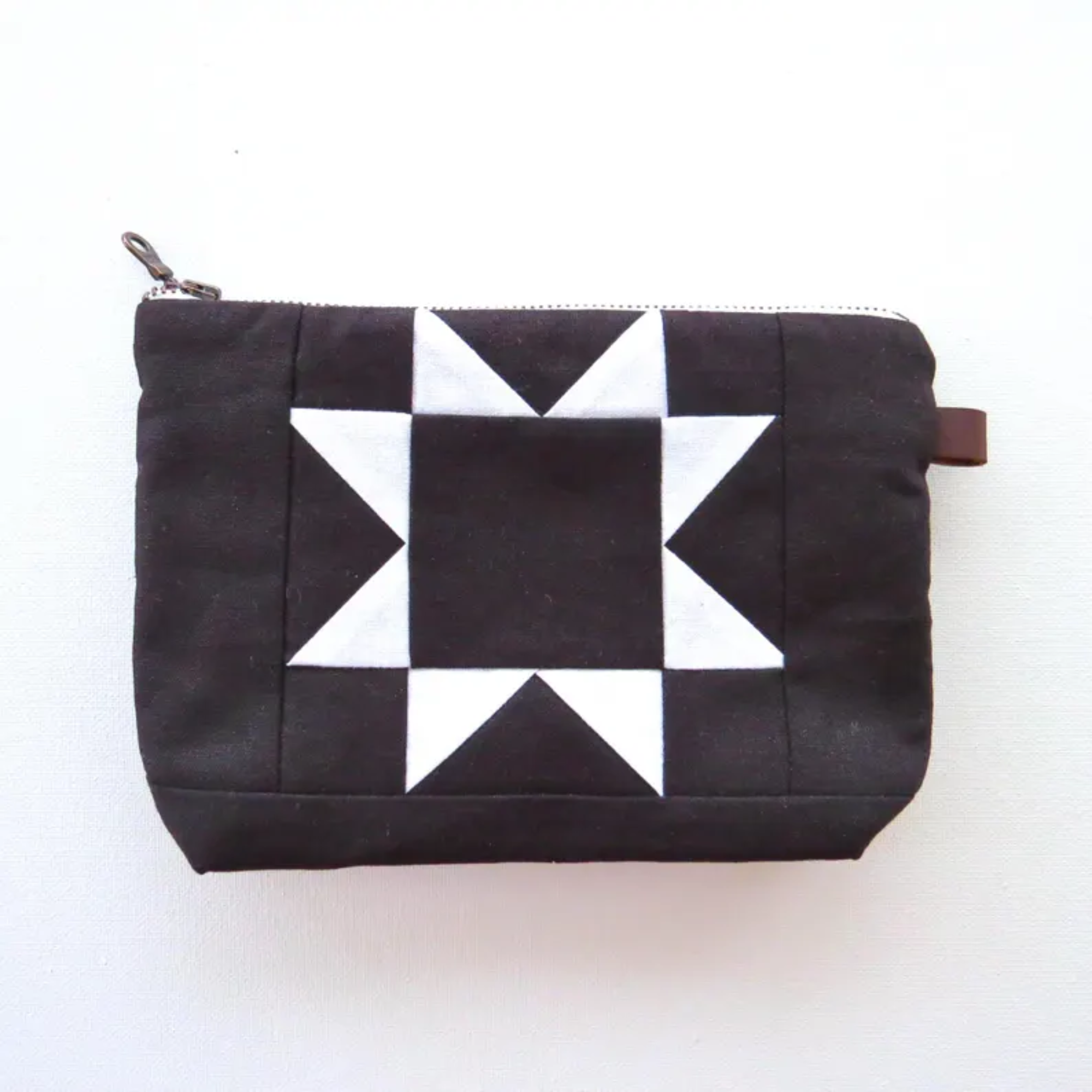 PaperFromHeaven - Wholesale Pouch - Women's - Medium Zipper Bag | Cosmetic Pouch | Sawtooth Star Black1