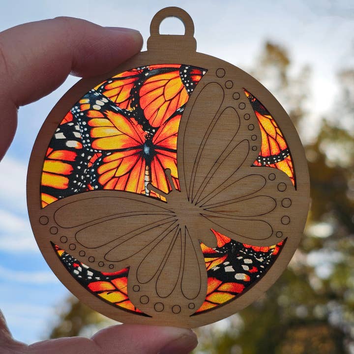 Papillon - Monarques pour la vente par Untamed Roots Co