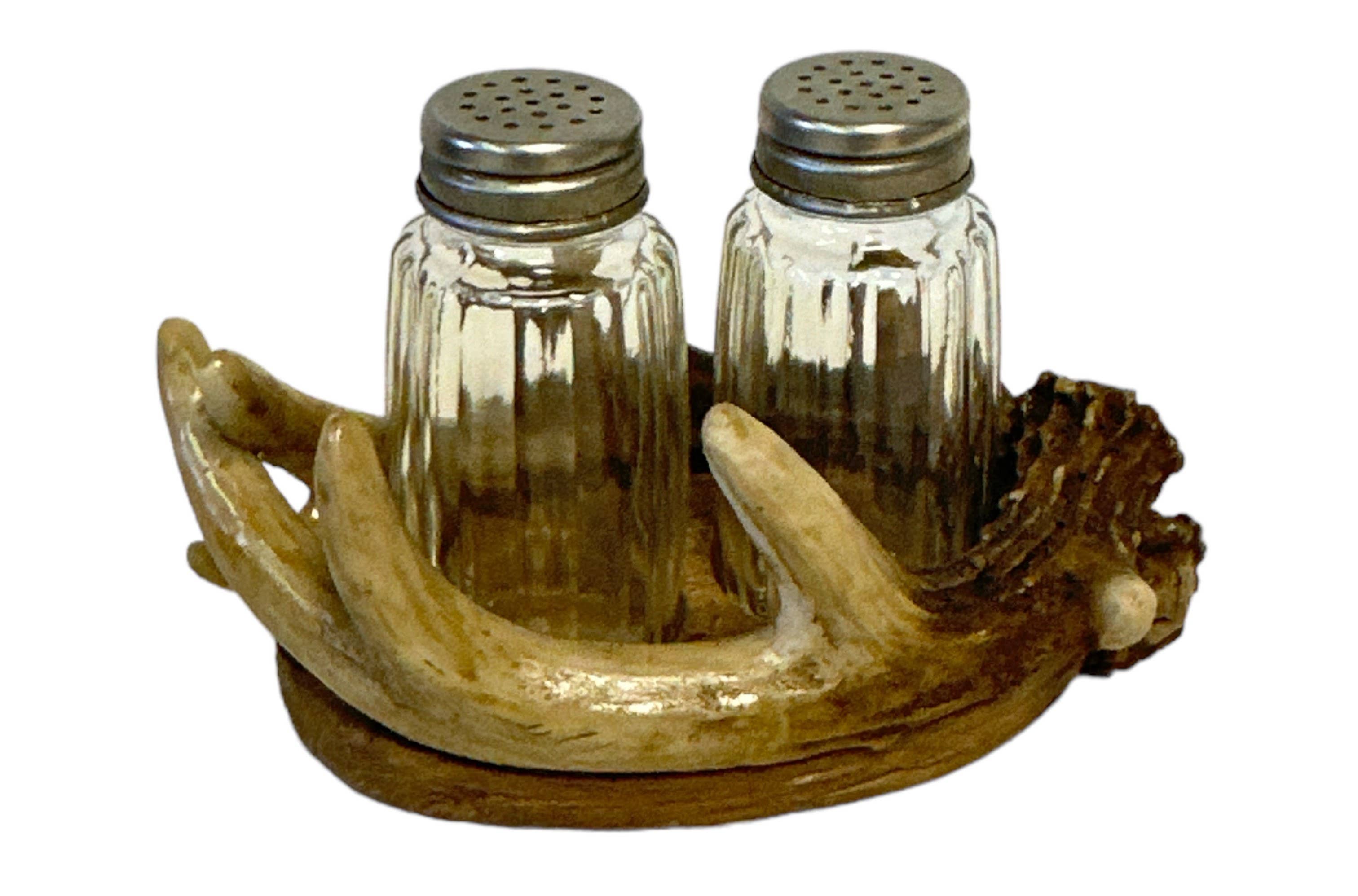 De Leon Collections - Wholesale Salt & Pepper Shaker Set - Intertwined Deer Antler Salt and Pepper Shaker Holder Set0