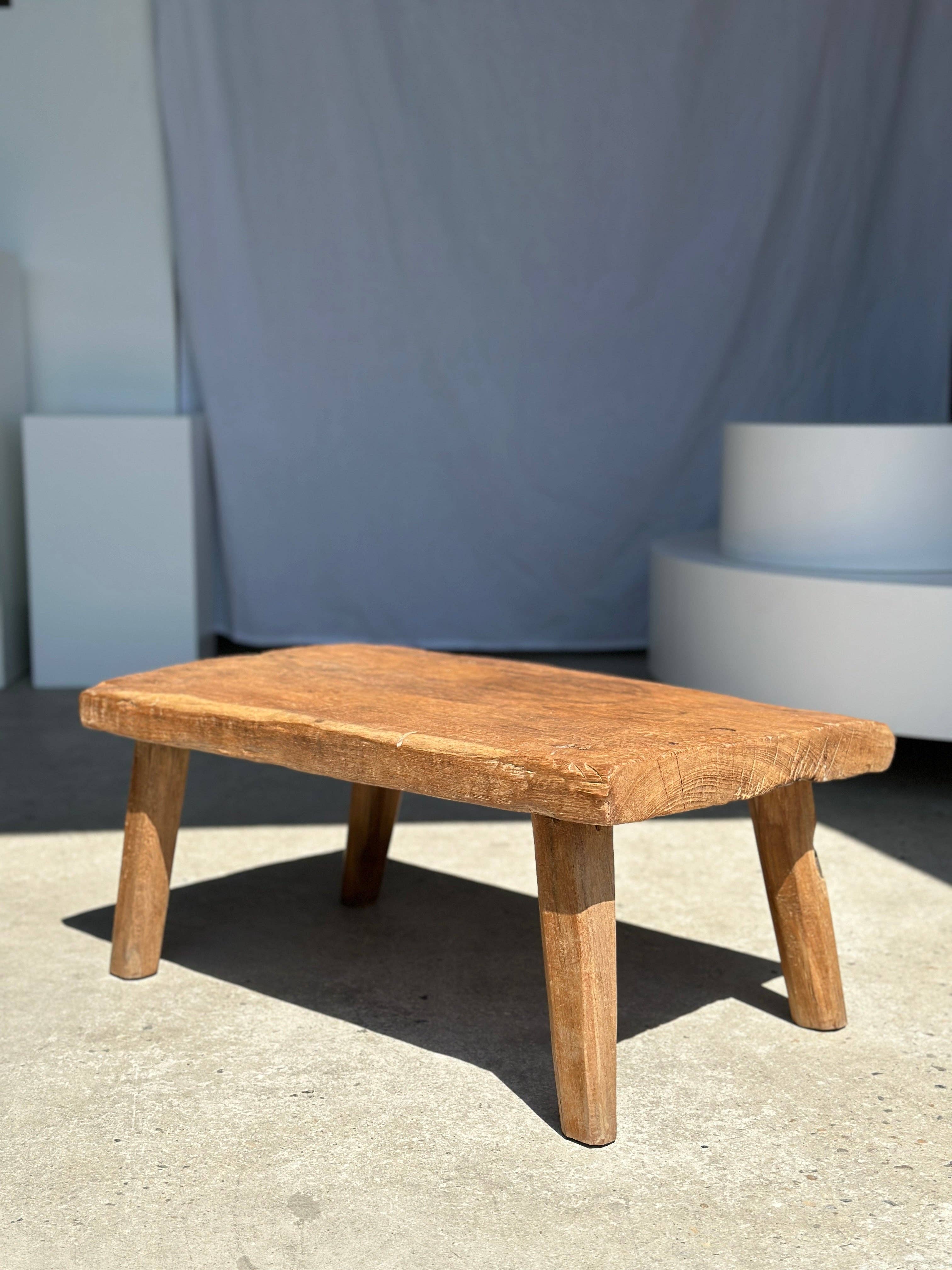 Office Objets – Großhandel Beistelltisch – Kleiner leichter Couchtisch aus hellem Teakholz mit vier Beinen H: 30 L: 63,5 B: 40 cm47