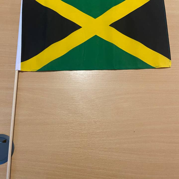 Jamaica 18 ”x12" stor handflagga (säljs i dussintals) för wholesale av Worldwide Flags Ltd