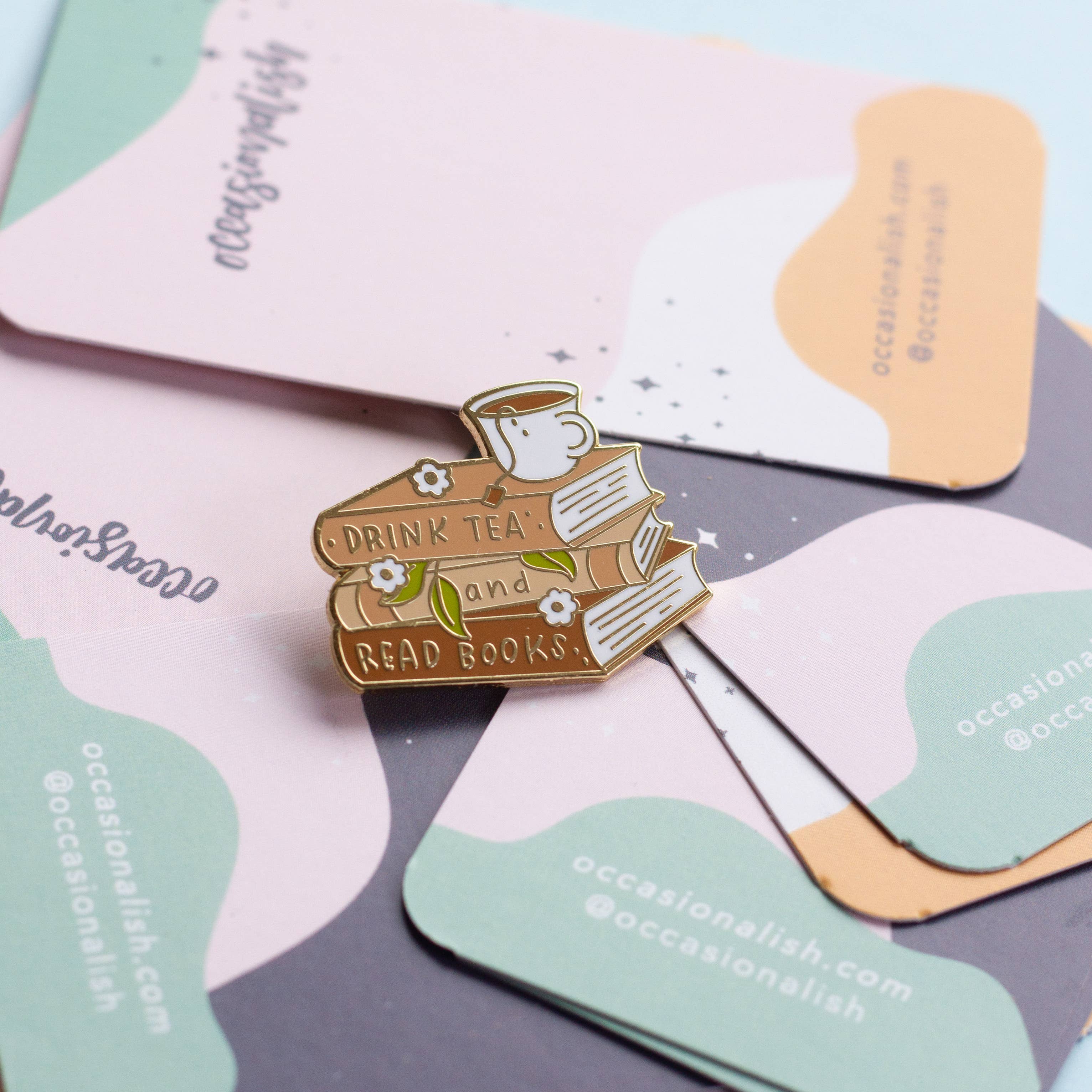Occasionalish - Wholesale Lapel Pin/Button - Tea and Books Enamel Pin2
