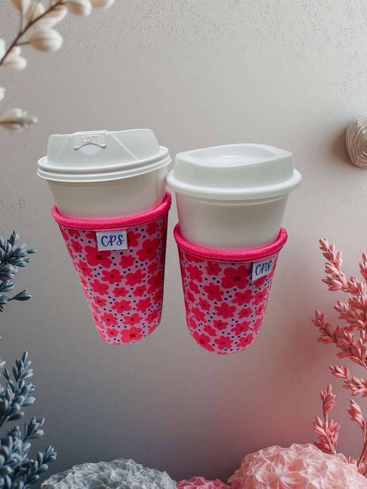 Coperture per Tazze da Caffè - Fiori Rosa 🌸🌸🌸 per la vendita all'ingrosso da parte di Cloth Paper Scissors LLC