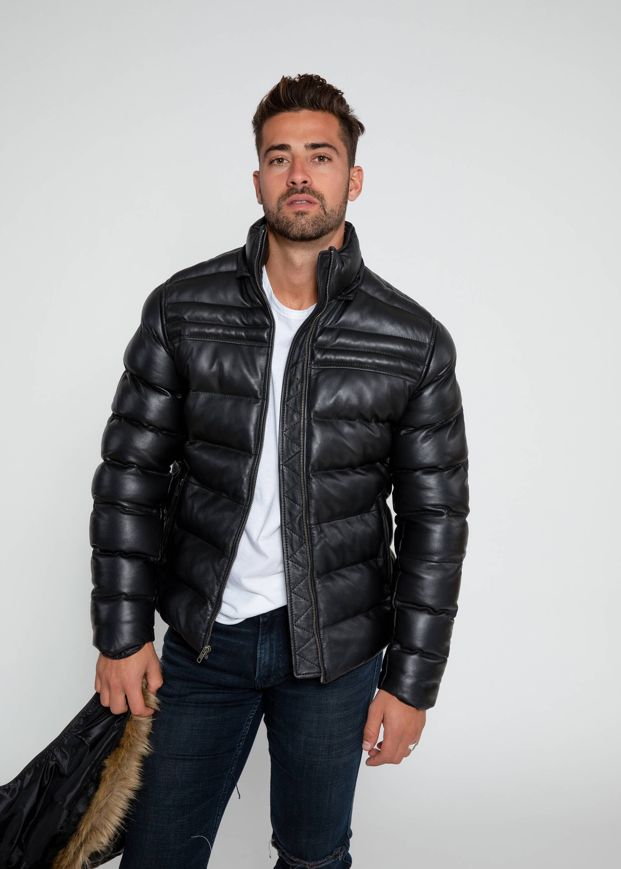 Negro Chaqueta acolchada de cuero negro para hombre con forro de piel y relleno artificial de venta al por mayor en Faire4