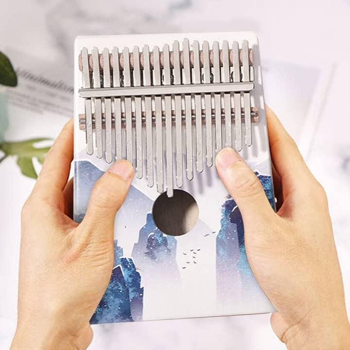 giftland - Vendita all'ingrosso Strumenti musicali - Kalimba colorata in legno con custodia in velluto0