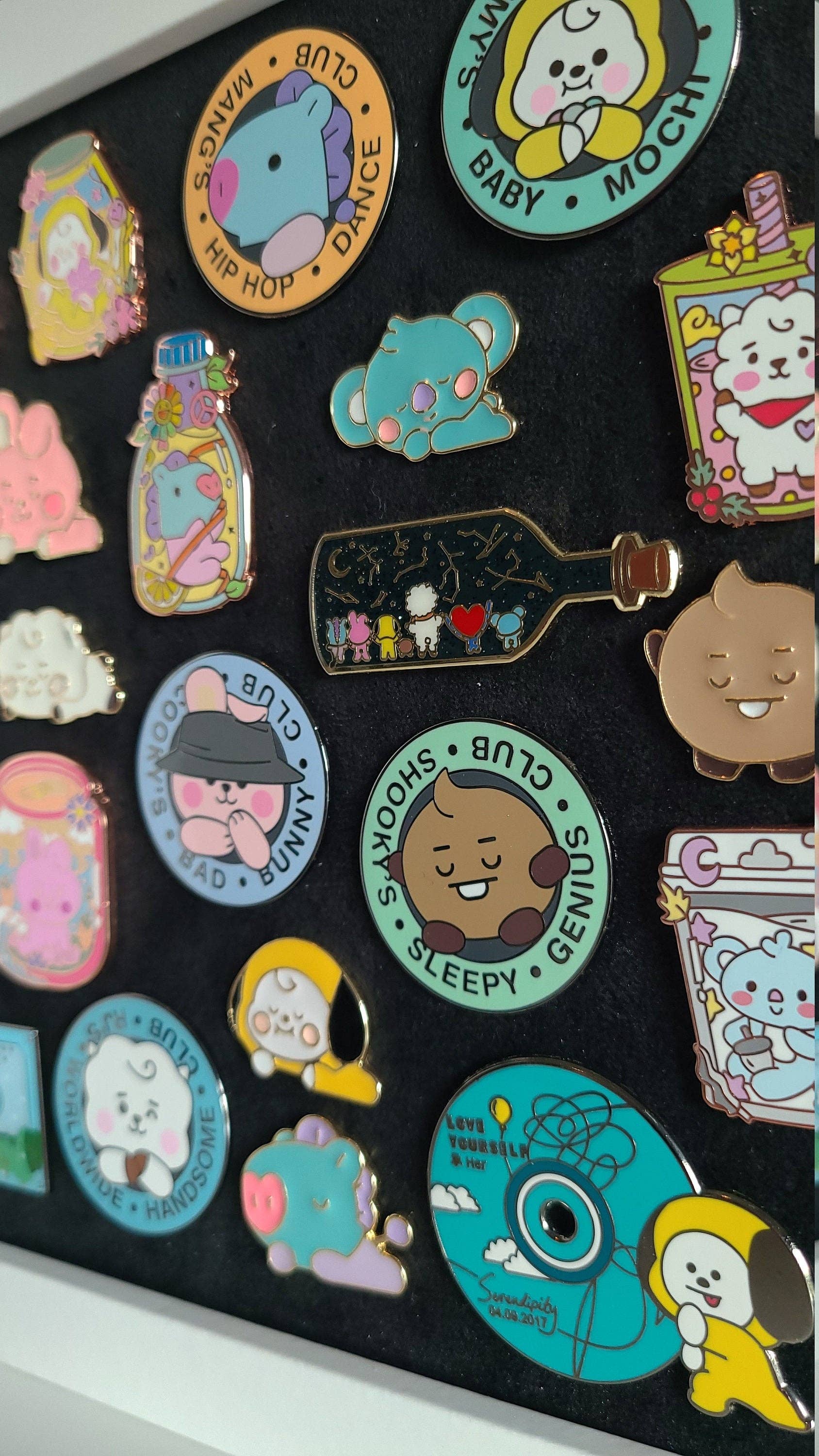 BeyondtheShirt – Vitrine por atacado – Quadro de Exposição de Pinos de Mesa8